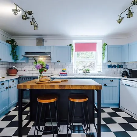 Springholm Family Retreat - Sleeps 10 *