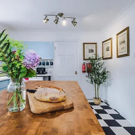 Springholm Family Retreat - Sleeps 10 *